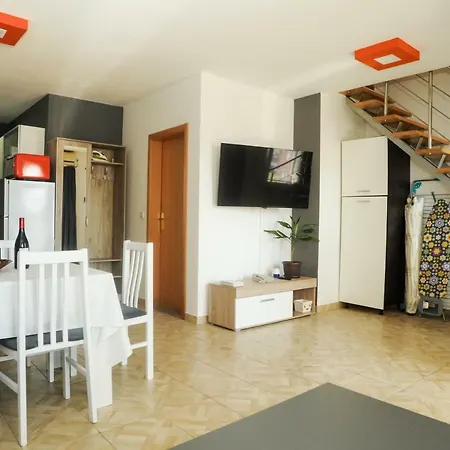 Helios Apartment *