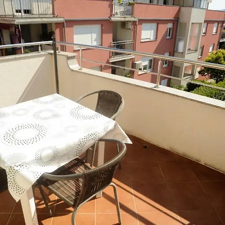 Helios Apartment *